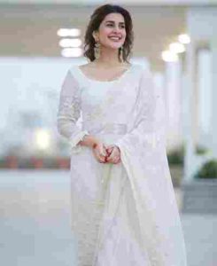 Kubra Khan Age, Biography, Height, Family, Sister & Movies