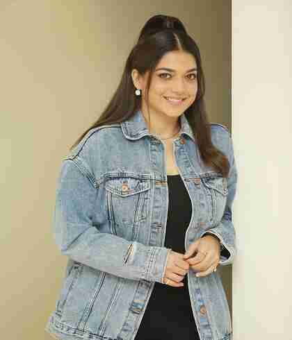 Sanam Jung Age, Height, Husband, Family, Sister, Bio & More