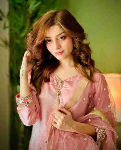 Alizeh Shah Height, Age, Weight, Dramas, Family & More