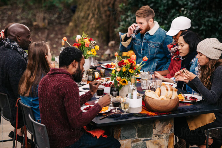A Guide to Planning a MemorableOutdoor Dinner Party