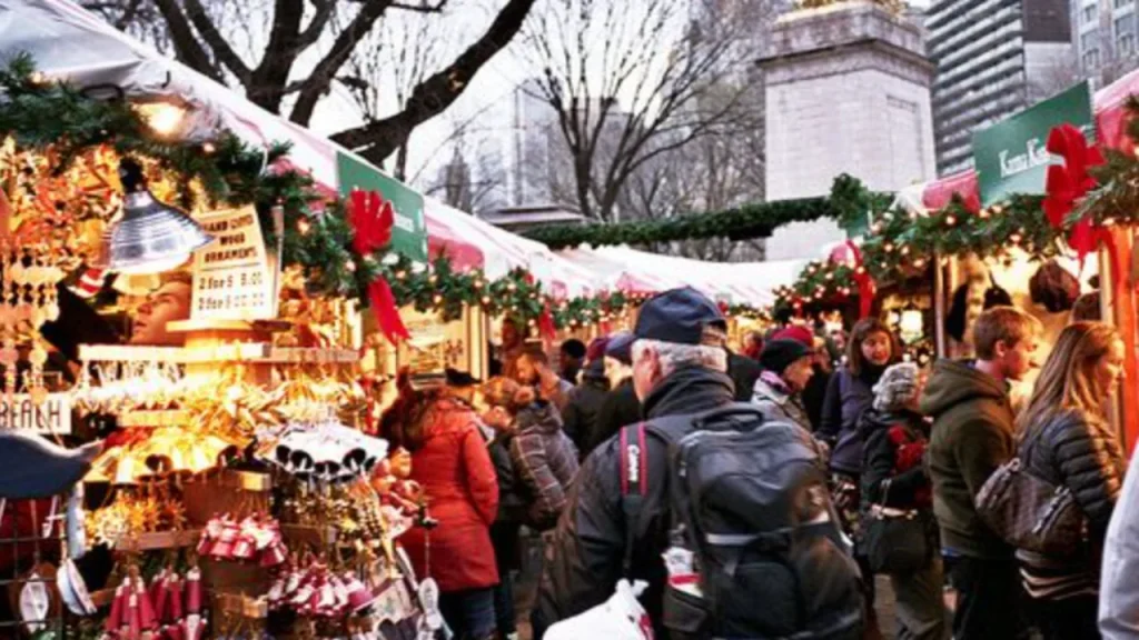 Late-Night Christmas Shopping Options in NYC