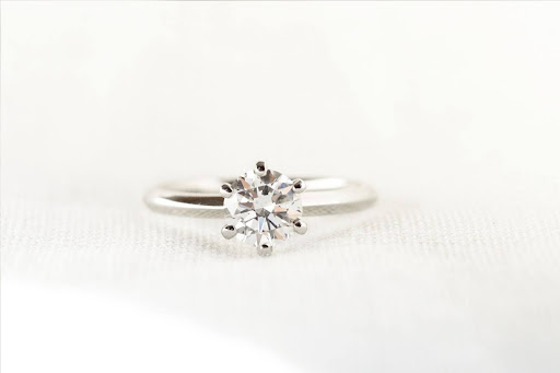 Choose the perfect ring’s metal for your special diamond ring